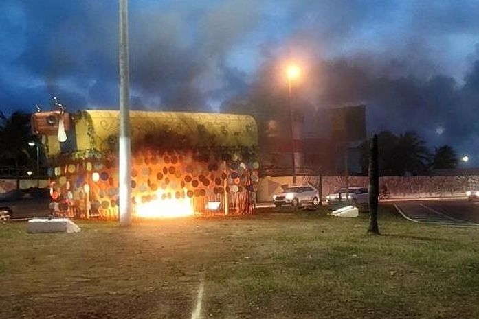 Escultura do artista plástico Rogério Sarmento não foi danificada.
