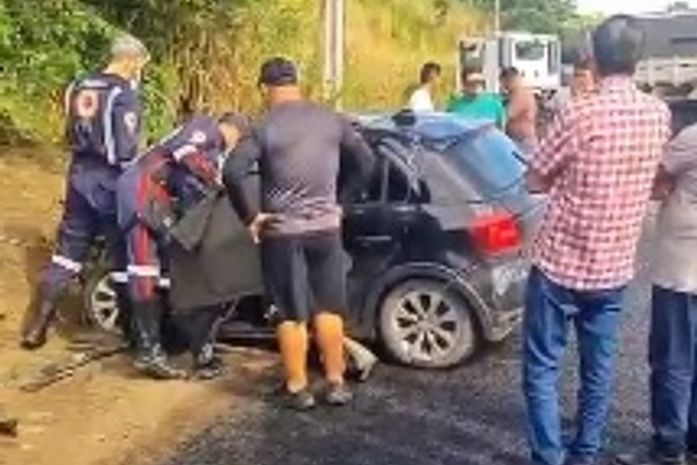 Sargento da PM de Alagoas morre em colisão entre carro e caminhão na PE-60