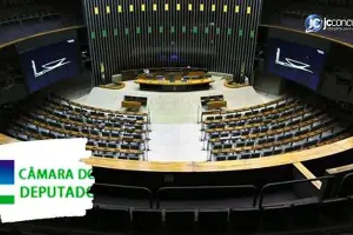 B. negra, pobre, pausou o ensino médio para trabalhar, enquanto isso, jovens brancos já têm o primeiro emprego garantido na Câmara Federal. Pode isso?!