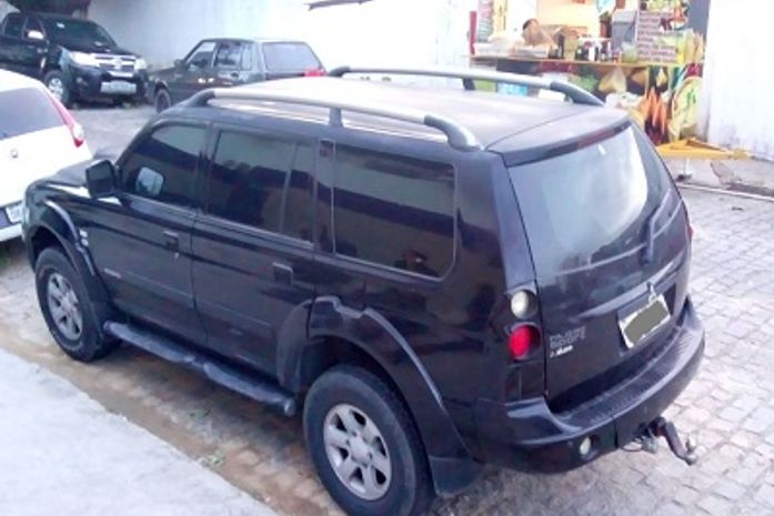 Veículo roubado apreendido com foragido da Justiça pelo 4º BPM