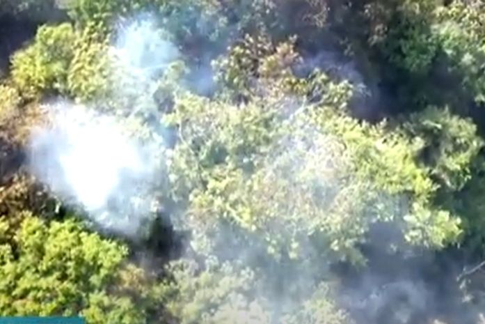 Moradores de bairros próximos à Gruta de Lourdes sofrem com fumaça após incêndio em vegetação