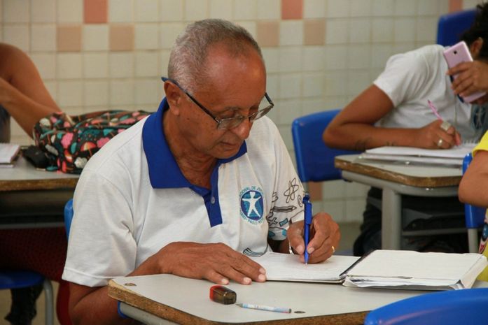 'Vem que dá tempo' vai investir R$ 160 milhões para atrair jovens e adultos de volta à escola