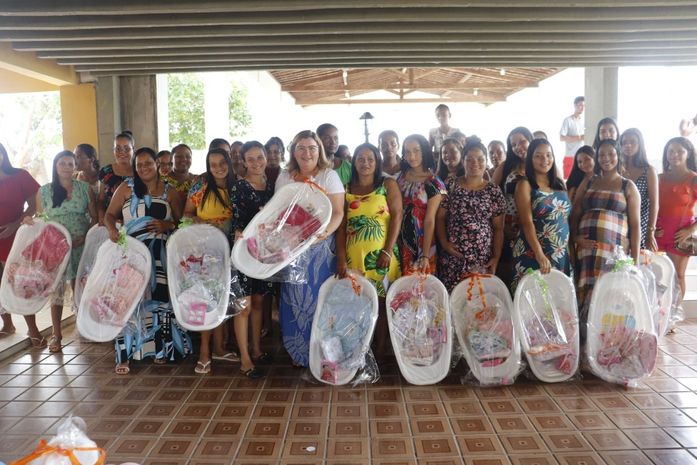Secretaria de Assistência Social de Porto Calvo entrega enxoval e cestas básicas para mulheres grávidas