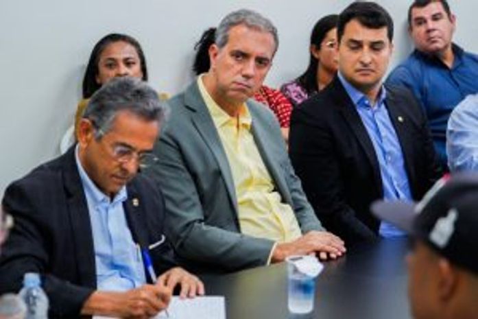 Prefeitura de Arapiraca e Ministério Público doam celulares a entidades comunitárias
