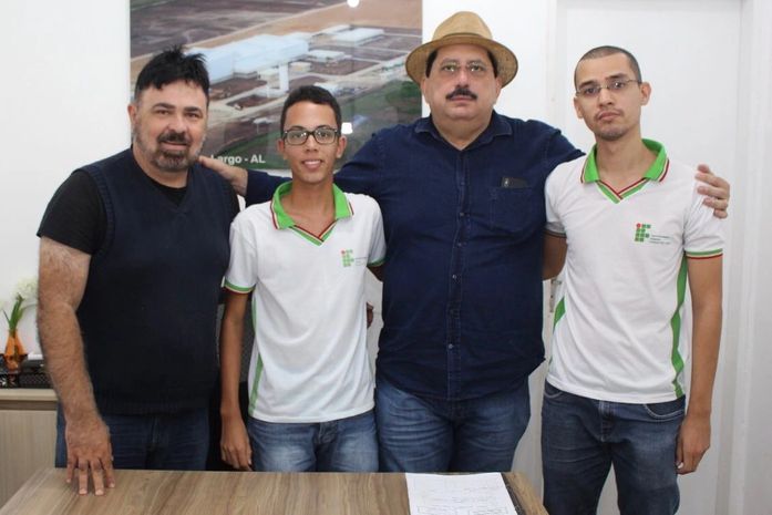 Gilberto Gonçalves garante apoio a alunos do Ifal Rio Largo que representarão o Brasil na Suécia