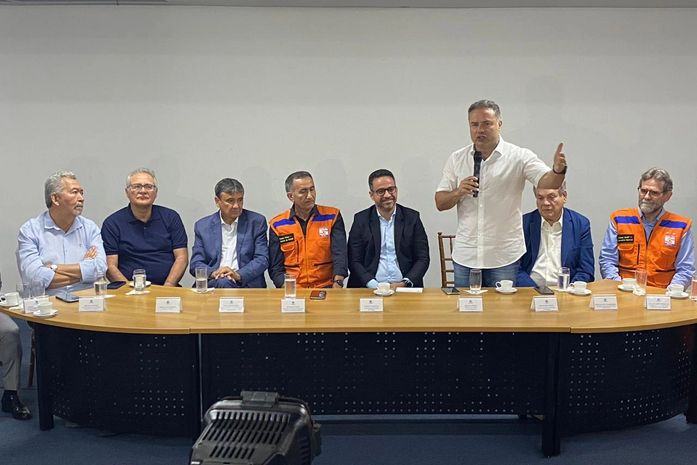 Ministros anunciam pacote de medidas para vítimas das enchentes em AL; famílias desabrigadas vão receber R$ 800