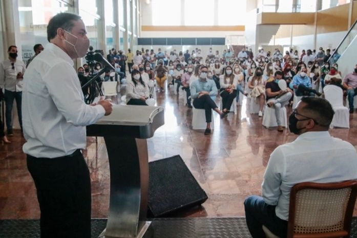 Aprovados no concurso da saúde vão atuar nos novos hospitais, anuncia o governador