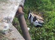 Motorista perde controle e carro cai de ponte deixando quatro pessoas feridas na BR-316