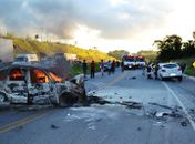Mulher morre carbonizada e oito pessoas ficam feridas em acidente na BR 101