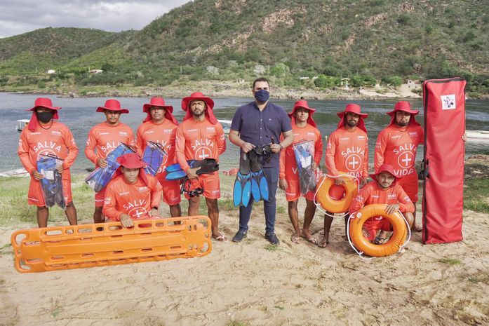 Prefeitura de Piranhas entrega novos equipamentos para os salva-vidas do município

