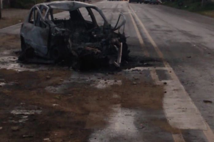 Motorista morre carbonizado após veículo incendiar durante acidente na Via Expressa