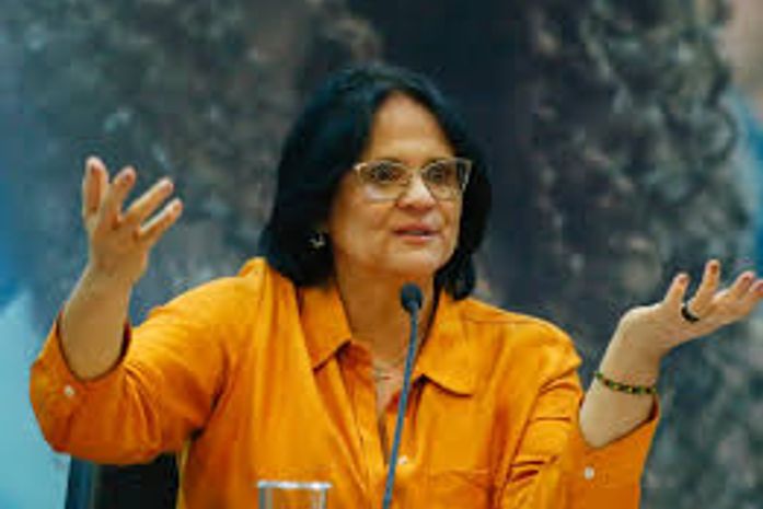 No 1º de abril, Damares propõe sexo virtual aos profissionais do sexo, ou "Home office."