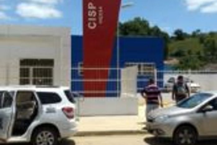 Homem procura delegacia para registrar perda de CNH e é preso por não pagar pensão alimentícia