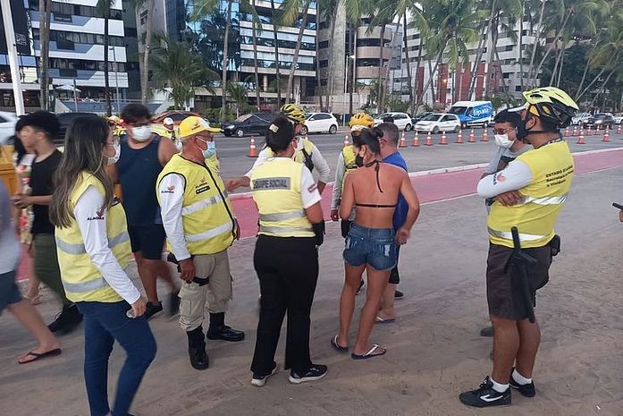 Turista do Mato Grosso fica embriagado e se perde na orla de Maceió
