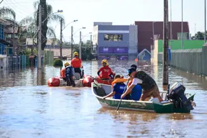 Governo prepara linha de crédito para ajudar famílias afetadas pelas enchentes no RS