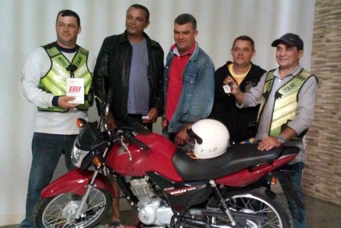 Tarcizo Freire faz doação de veículo para Sindicato dos Moto taxistas de Arapiraca