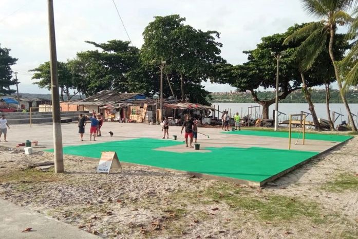 Metade da quadra foi pintada nesse domingo