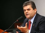 Bens de prefeito de Caxias são bloqueados após quebras às regras da vacinação