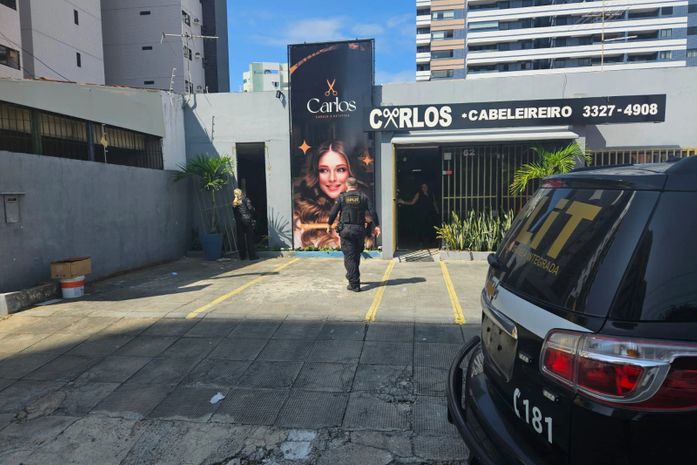 Vídeos: Homem em situação de rua é preso por arrombar e furtar loja na Ponta Verde