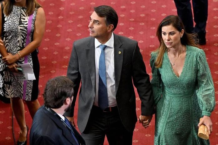 Possível vídeo privado atormenta Flávio Bolsonaro. Campanha vive pior momento
