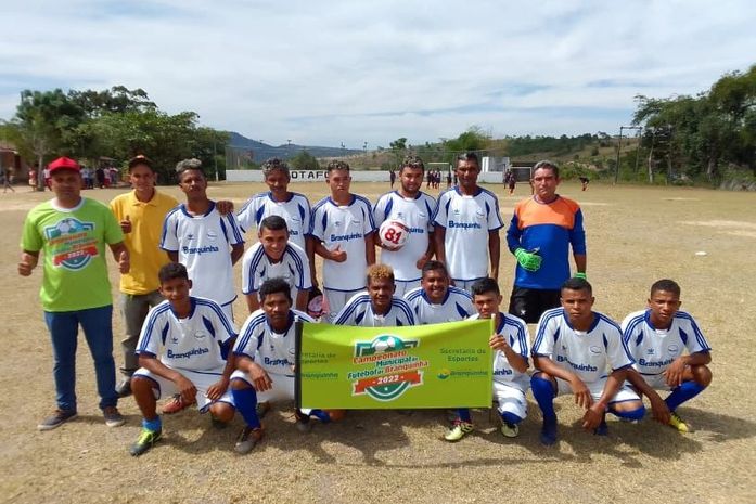 Atletas se reúnem na abertura do Campeonato Municipal de Futebol de Branquinha