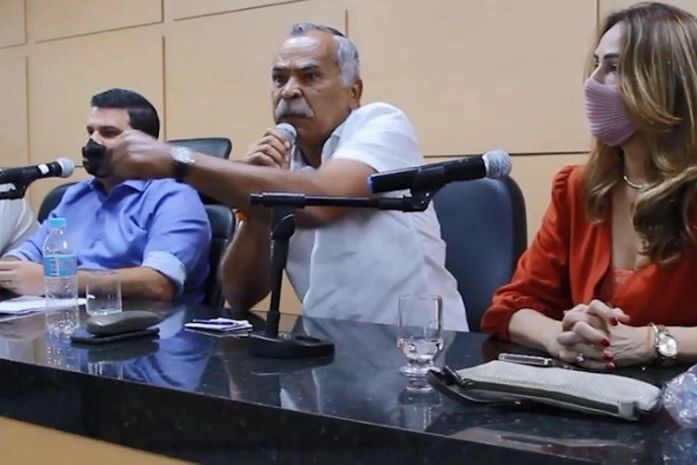 Deputado Tarcizo Freire fala ao lado da secretária municipal Rosa Lira