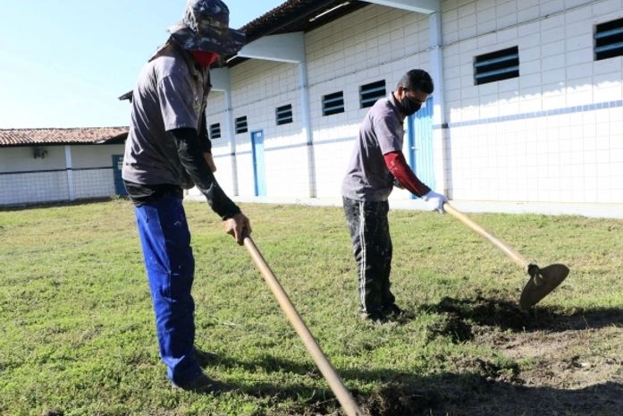 Seris e Seduc iniciam parceria para reforma estrutural em escolas da rede estadual