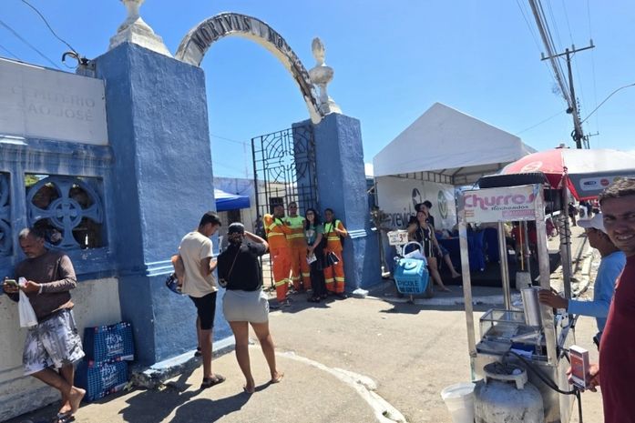 Cemitérios da capital registraram cerca de 70 mil visitantes no Dia de Finados