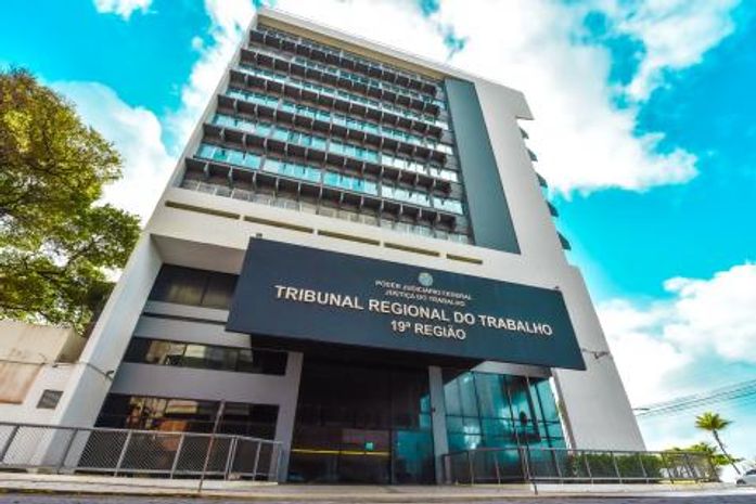 JT concede liminar à Associação Comercial e dia 29 não será considerado feriado para fins trabalhistas
