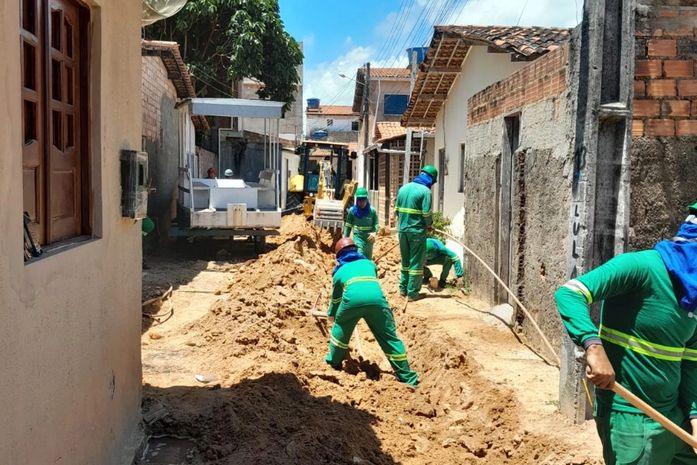 Obras de ampliação de rede são realizadas para oferecer acesso a água tratada no interior de Alagoas