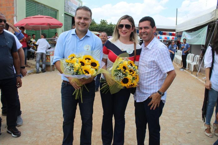 Goverbador com a primeira Dama Eliane e o Prefeito Ediel Leite.