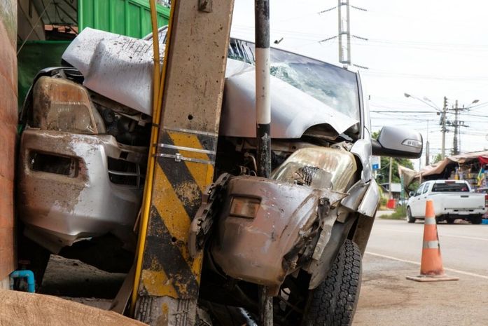 Equatorial registra 2.400 acidentes com postes em Alagoas e pede atenção aos motoristas