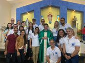Padre José Neto com integrantes da Pastoral da Família