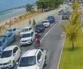 Condutor de caminhonete que provocou engavetamento na orla de Jaraguá é preso por embriaguez ao volante e lesão corporal  
