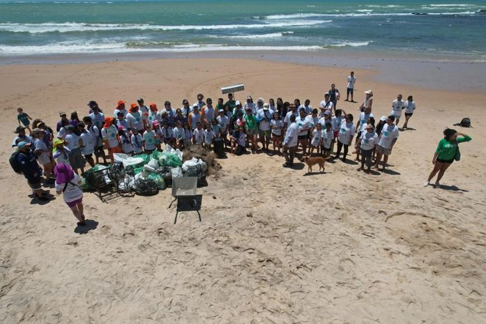 Mutirão de limpeza reúne voluntários em praias de Maceió e fortalece práticas sustentáveis