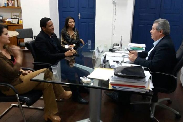 Prefeito Júlio Cezar e secretário Álvaro Vasconcelos discutem agricultura familiar