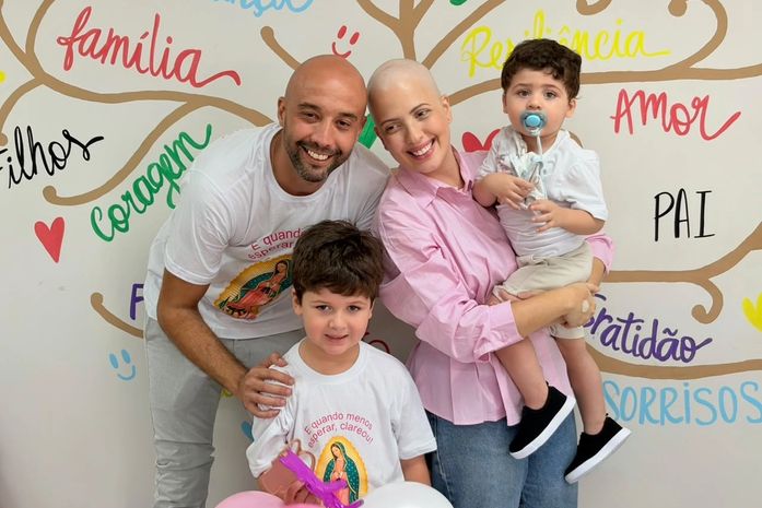 Paciente celebra fim da quimioterapia com Sino da Esperança e homenagem da família