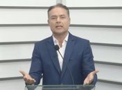 Renan Filho promete Cartão Cria de R$ 215, três hospitais e IA contra o crime em sabatina