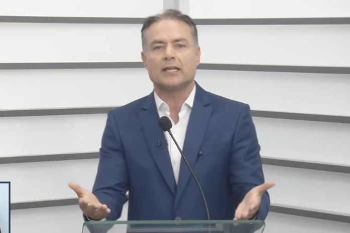 Renan Filho promete Cartão Cria de R$ 215, três hospitais e IA contra o crime em sabatina