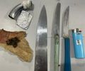 Facas, lâmina de facão e drogas são apreendidas nos fundos de escola em Maceió