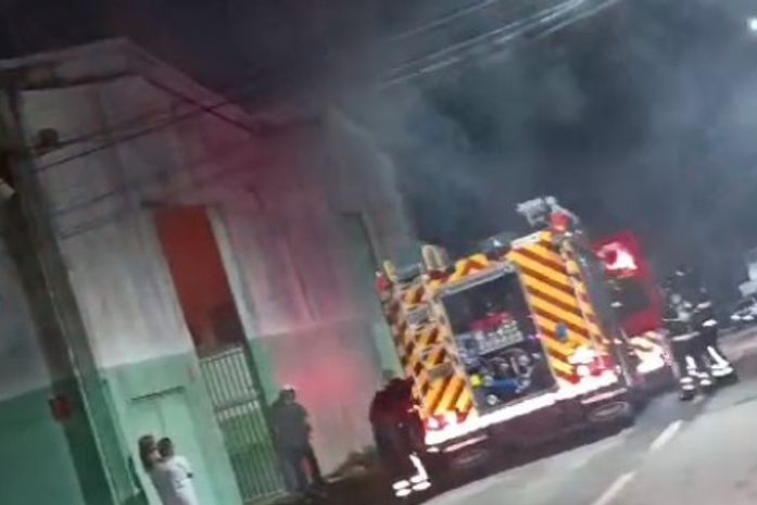 Incêndio em galpão de rações é controlado pelos Bombeiros em Maceió