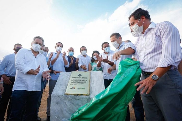 Renan Filho anuncia construção de hospital regional em Palmeira