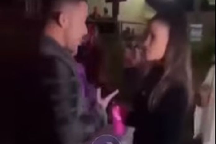 Carlos Bolsonaro divulga imagens de Carlinhos Maia em festa e sem máscara e diz: "se a aglomeração for do bem, que mal tem?"