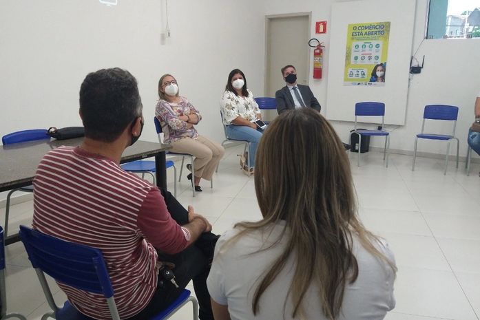 Representantes do Sinteal e Comissão Estadual dos Precatórios participam de reunião com a gestão municipal de Delmiro Gouveia
