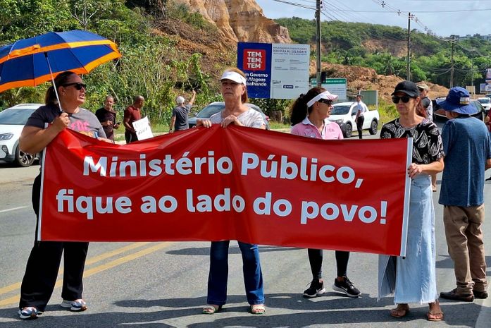 Moradores de Guaxuma protestam contra construção de estação de esgoto em área verde; entenda 