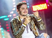 Jonas Esticado faz live para comemorar sucesso de 'Investe em Mim'