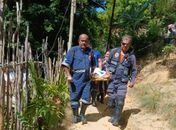 Paciente acamado em situação de risco é resgatado na Garça Torta, em Maceió
