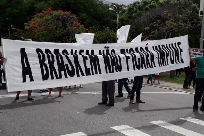 Moradores do Pinheiro, Mutange e Bebedouro realizam protesto