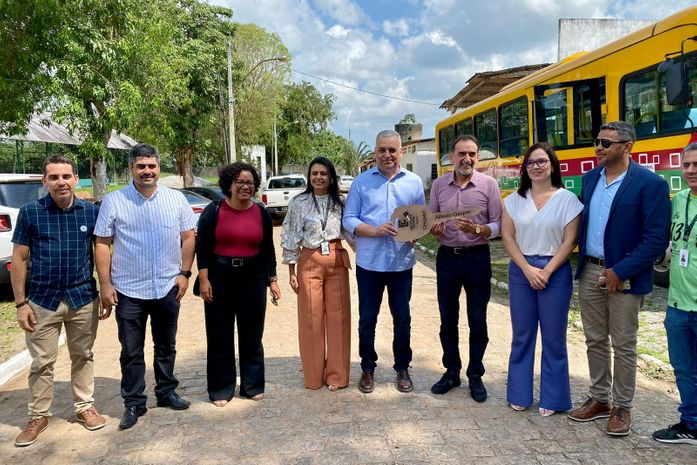 Alfredo Gaspar entrega emenda de R$ 1,7 milhão para compra de ônibus e equipamentos para IFAL Satuba e Palmeira dos Índios