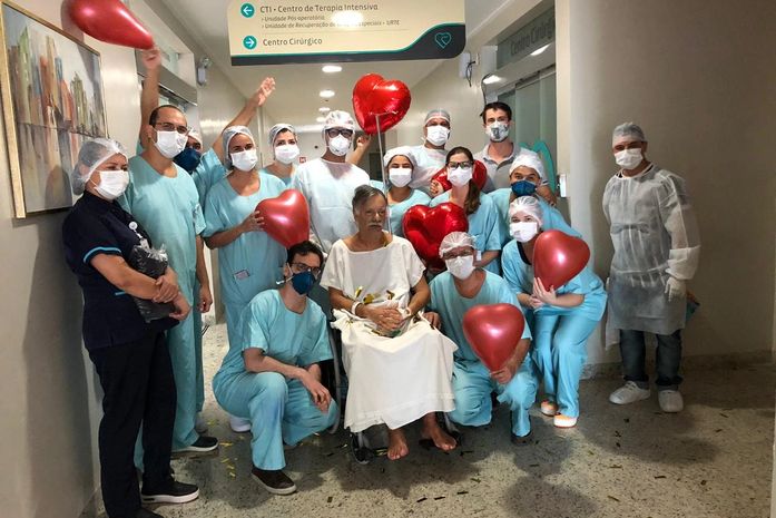 Vídeo: com covid-19, ex-vereador é recepcionado com festa ao deixar UTI